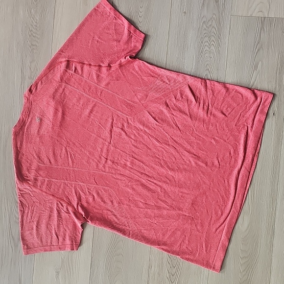 Lululemon Swifty Tech Activewear Athletic Short Sleeve Shirt, Large *Slight Flaw - Picture 10 of 13